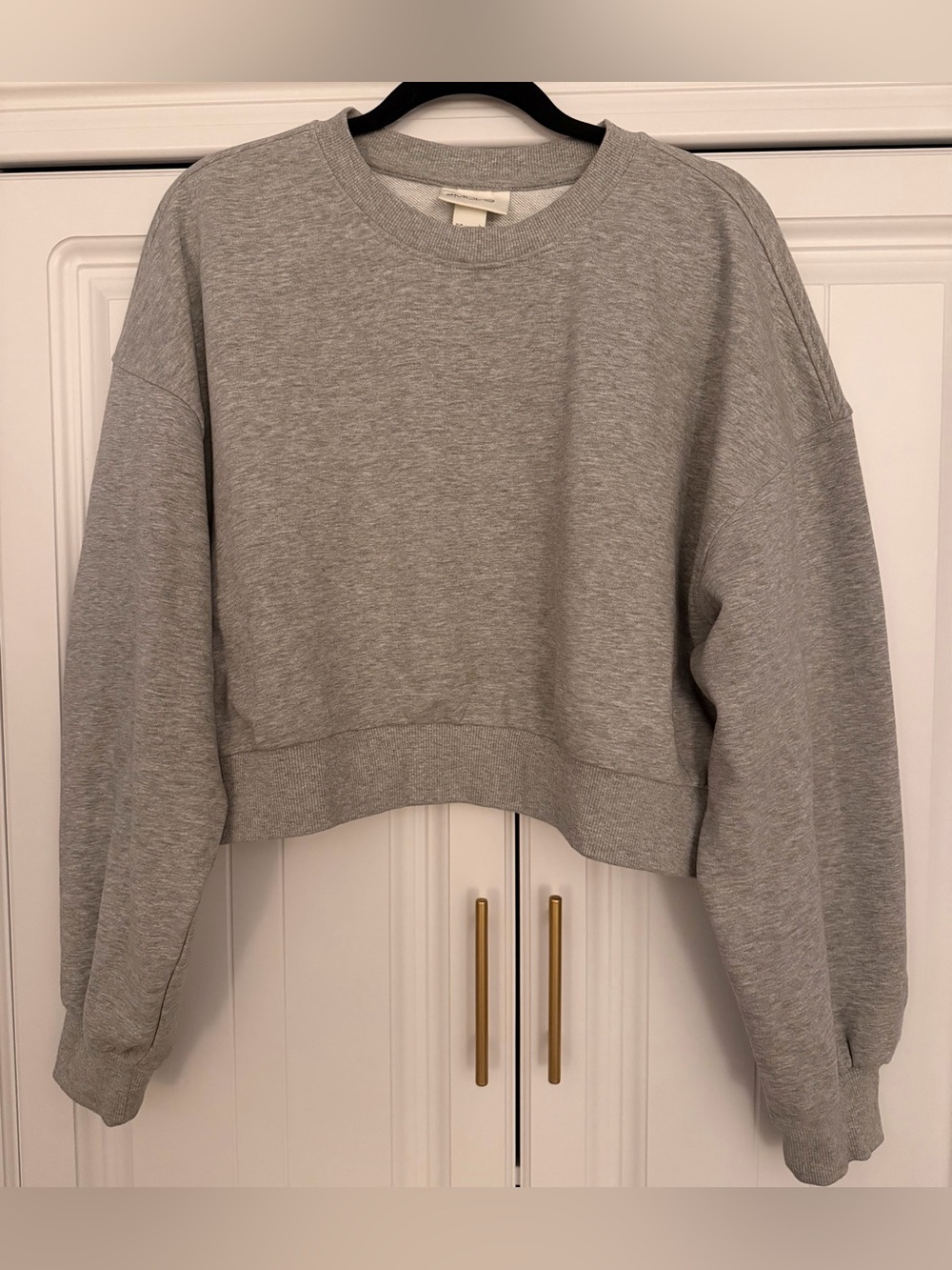 H&M Move Gray Cropped Sweatshirt Size Large